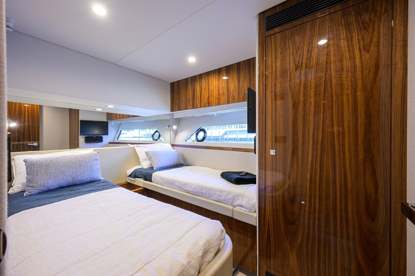 Buy a yacht 58 SMY - Riviera