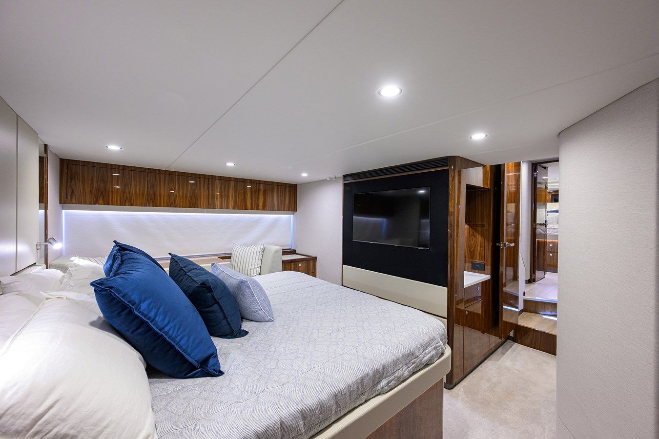 Buy a yacht 58 SMY - Riviera