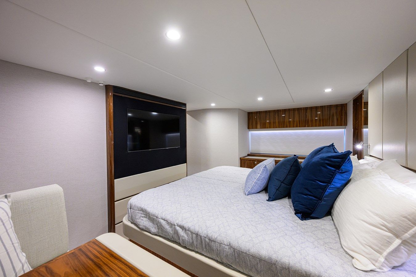 Buy a yacht 58 SMY 58 Sports Motor Yacht