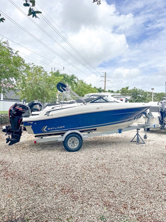Buy a yacht Bayliner VR4 - BAYLINER