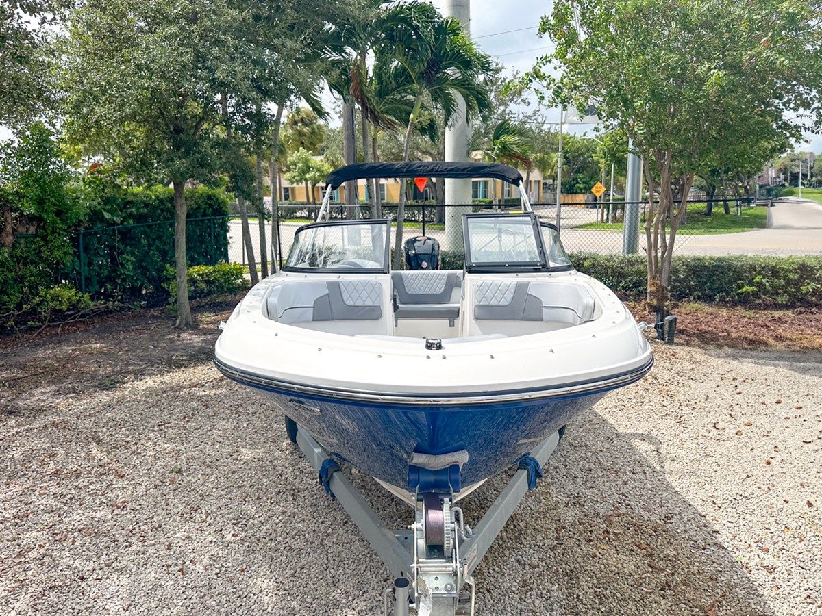 Buy a yacht Bayliner VR4 - BAYLINER