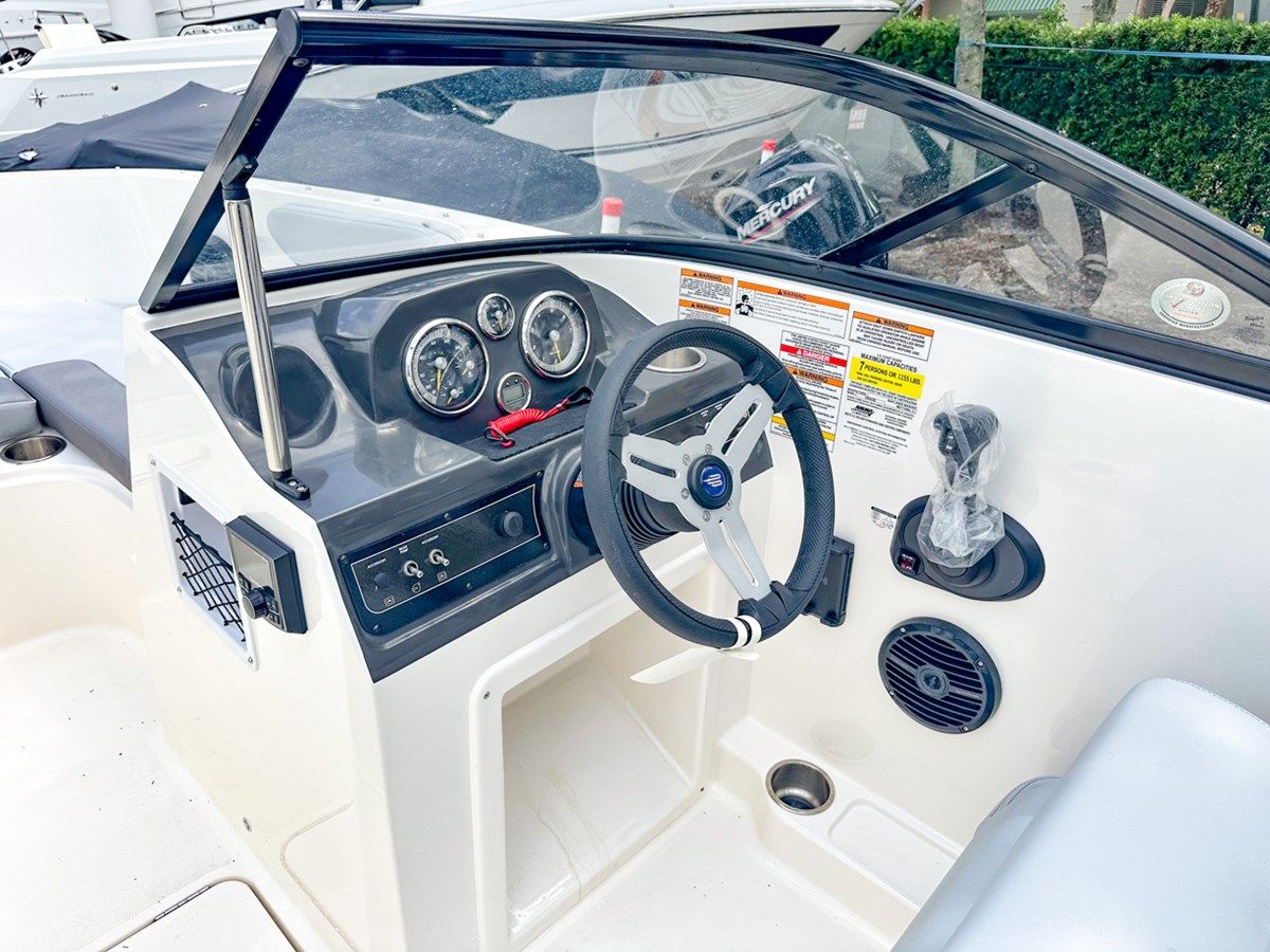 Buy a Bayliner VR4 VR4 OB at Shestakov Yacht Sales