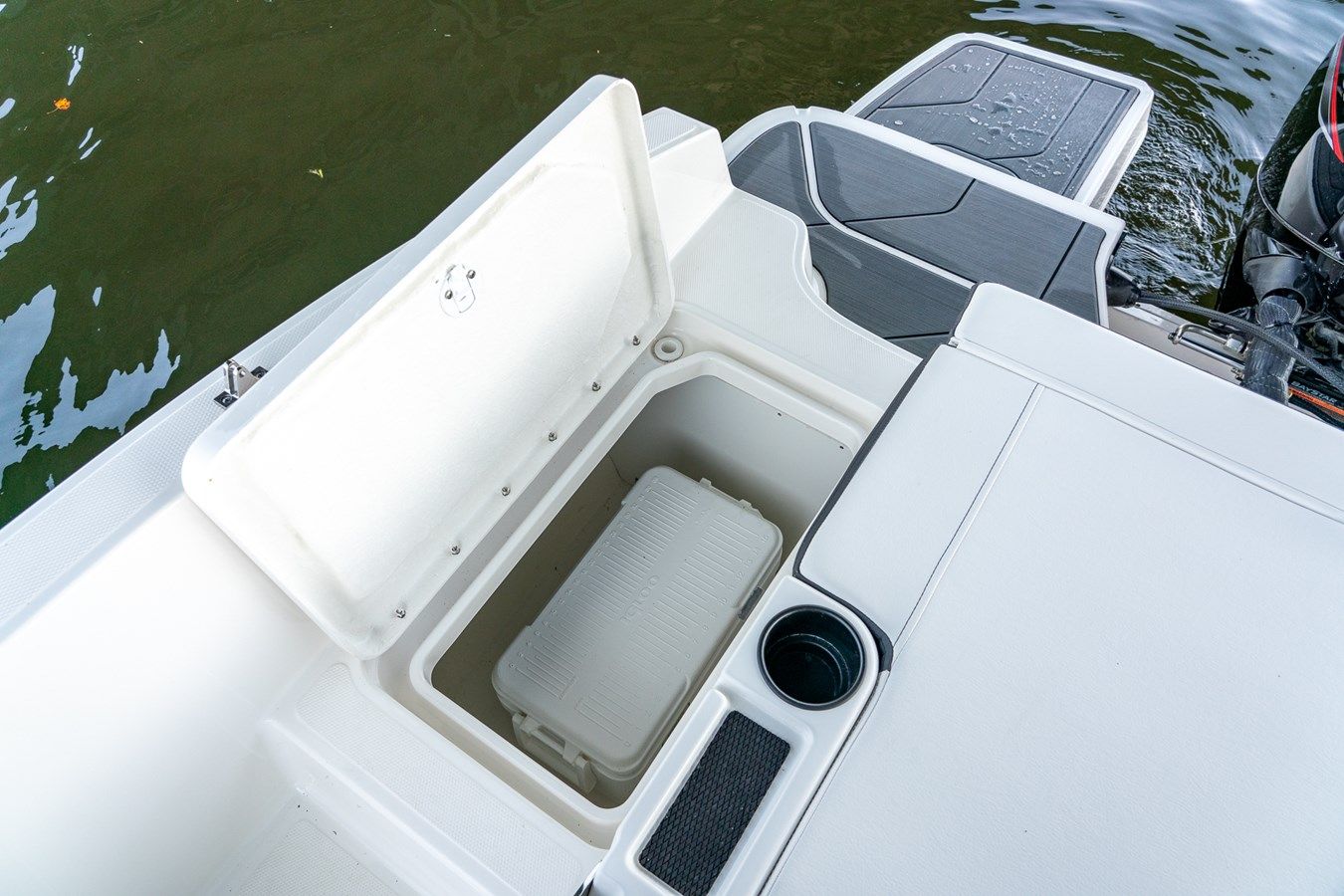 Купить яхту Bayliner DX2000 19 в Shestakov Yacht Sales