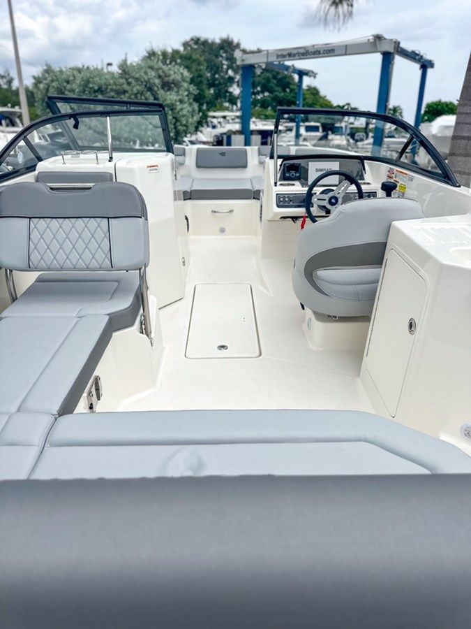 Лучшая цена на Bayliner DX2200 DX2200