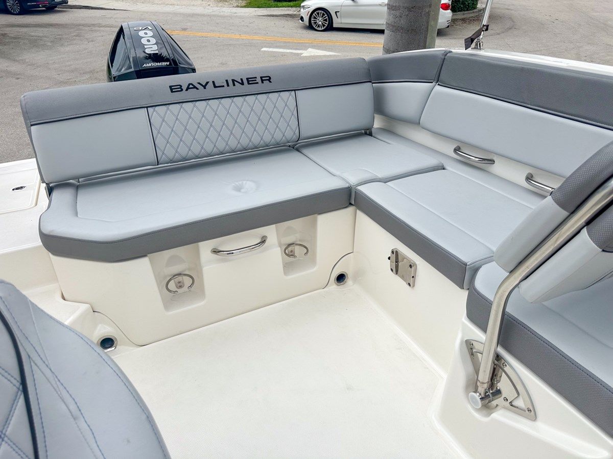 Bayliner DX2200