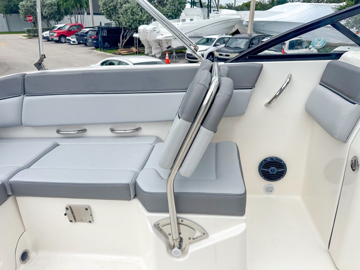 Купить Bayliner DX2200 - BAYLINER