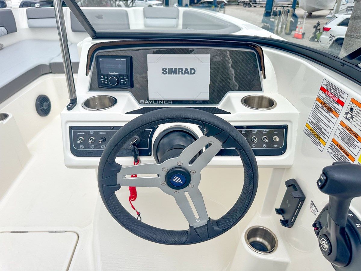 Купить Bayliner DX2200