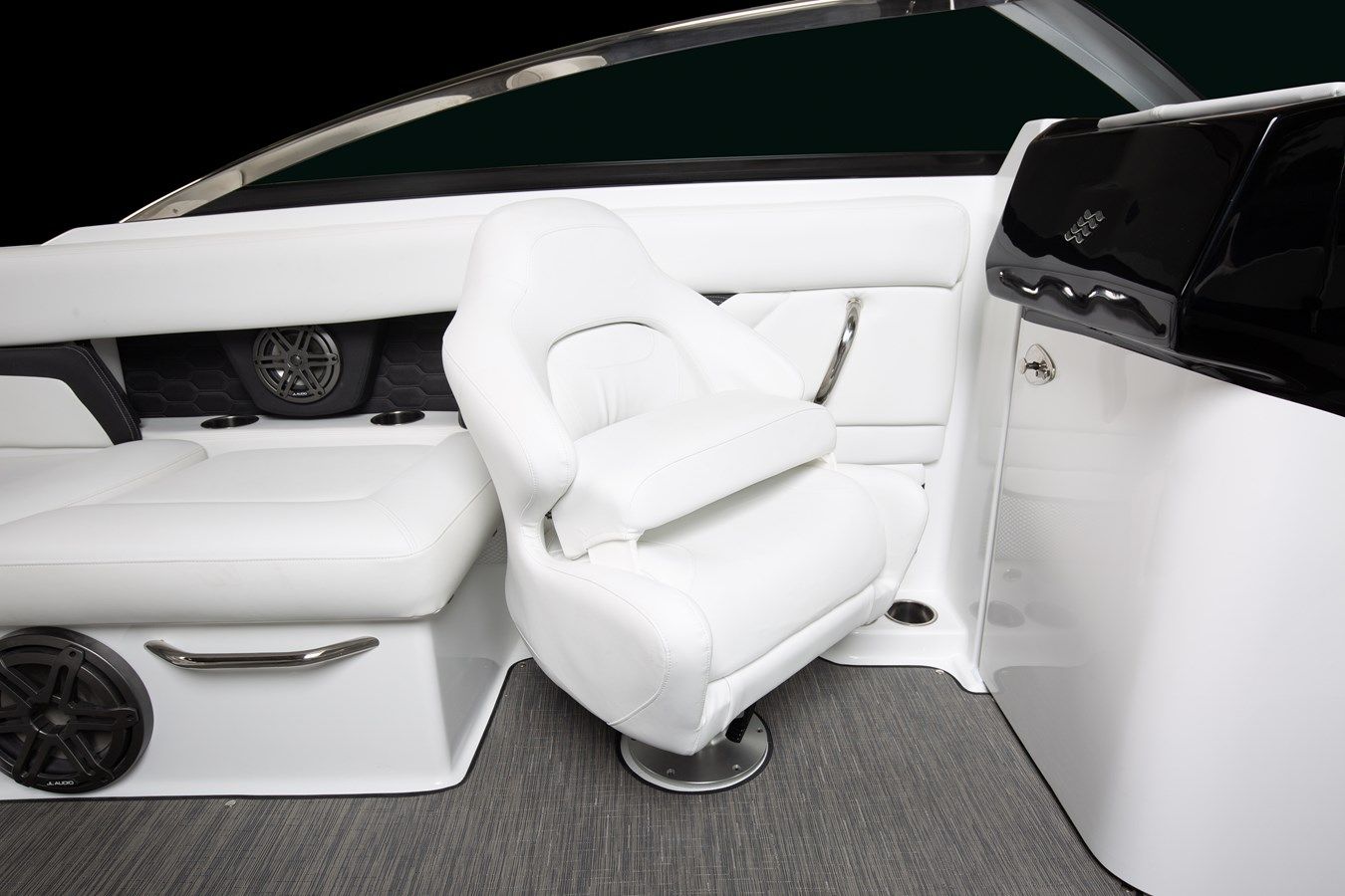 the best price on Four Winns HD5 2025