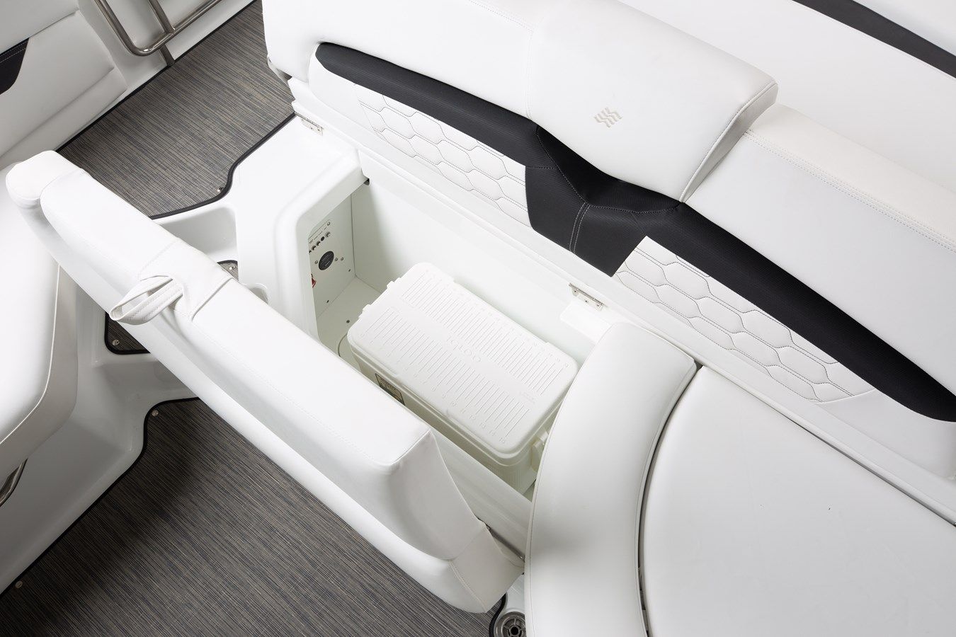 Buy a Four Winns HD5 - FOUR WINNS at Shestakov Yacht Sales