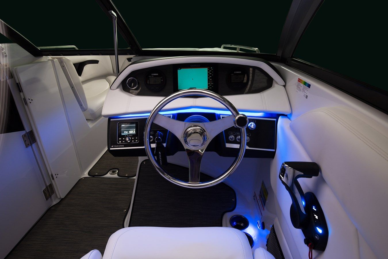 Buy a yacht Four Winns HD5 - FOUR WINNS