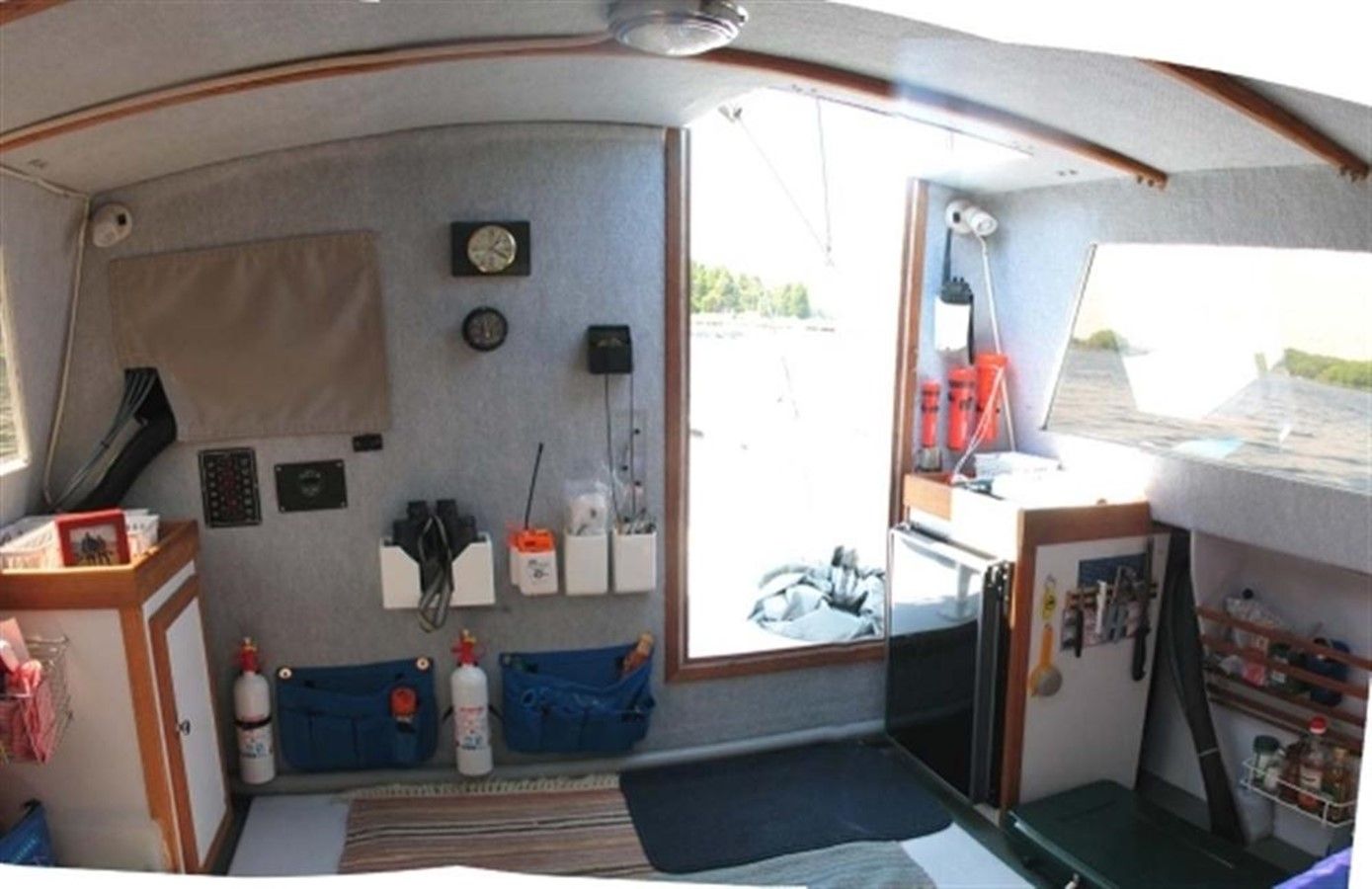 Buy a yacht 26' 2000 Hunt Express Weekender- Custom 2000