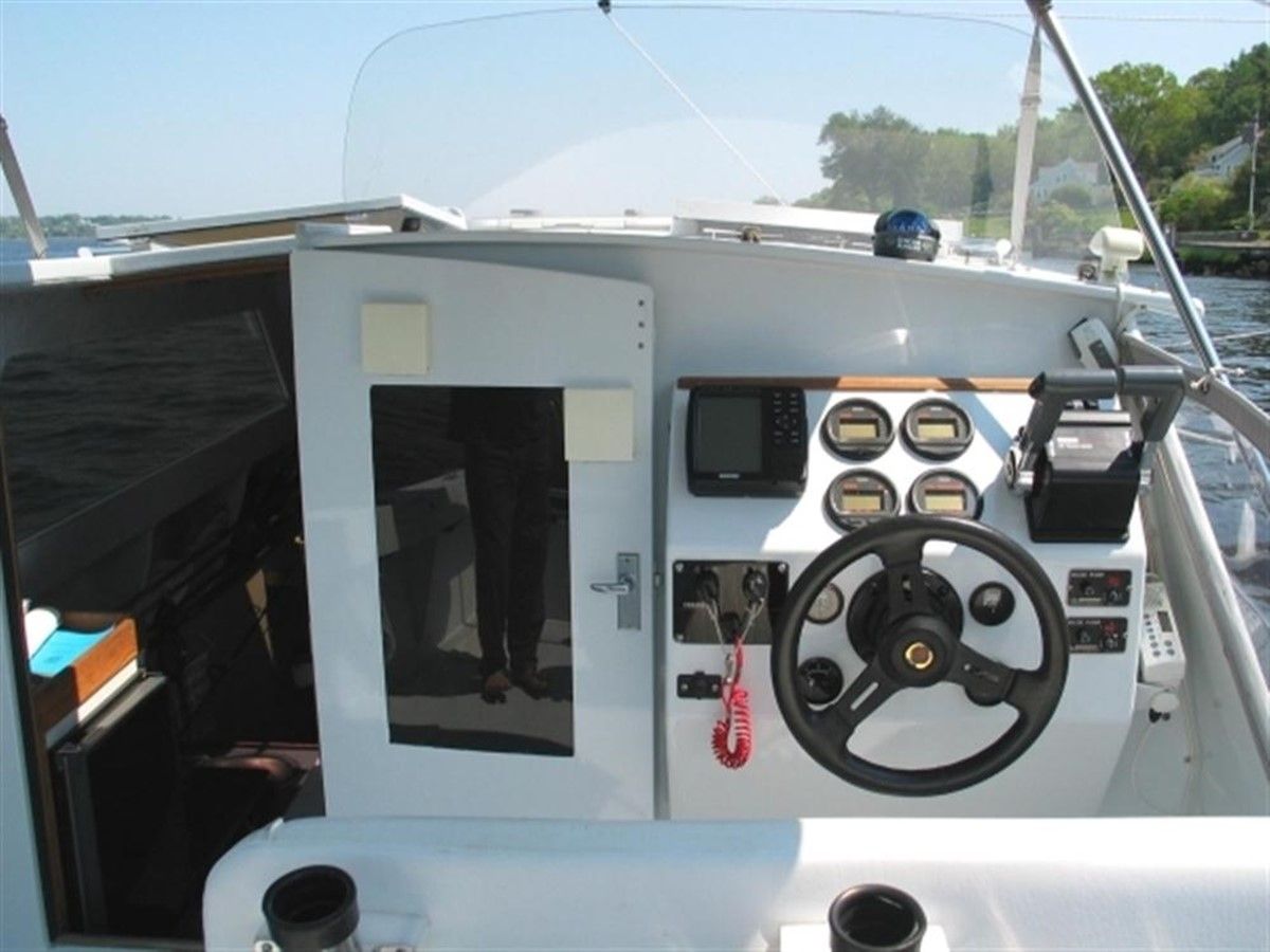 best yacht sales deals 26' 2000 Hunt Express Weekender- Custom - CUSTOM