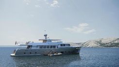 best yacht sales deals 121 ft Explorer 37 - VAN DER VALK