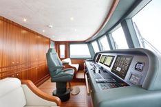 121 ft Explorer 37 yacht sale