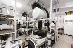 121 ft Explorer 37 - VAN DER VALK price