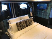 Buy a yacht Kisses 92