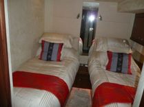 Buy a yacht Pura Vida Manhattan