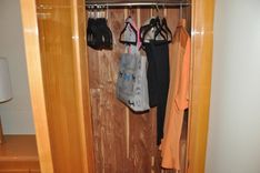 the best price on La Linda Vida 2003