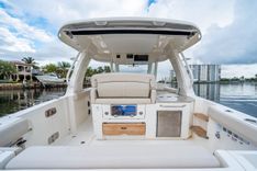 350 Realm - Boston Whaler yacht sale