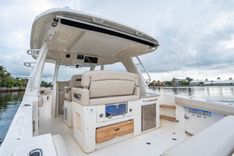 350 Realm - Boston Whaler