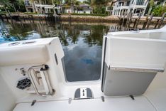 best yacht sales deals 350 Realm - Boston Whaler