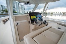 the best price on 350 Realm