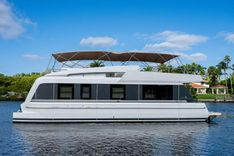 the best price on 44 Powercat 44