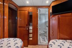 Buy a yacht JEF82110L506 Starship Pilothouse