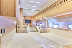 Buy a yacht HIT - PERSHING