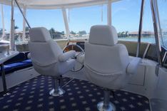52 Pilothouse 2007 price