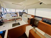 Buy a Knee Deep - PRESTIGE at Shestakov Yacht Sales
