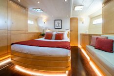 best yacht sales deals LADY 8 - CNB Yachts