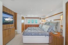 the best price on Hatteras 80 Motor Yacht 2007