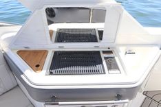 Buy a Settle Down - SEA RAY at Shestakov Yacht Sales