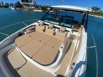 Купить яхту 2022 SEA RAY 320 SUNDANCER @ CANCUN 2022 в Shestakov Yacht Sales