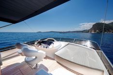 the best price on LADY YOUSRA