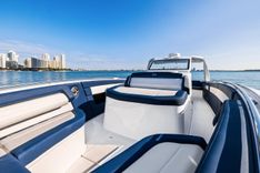 42 AURORIS - Cigarette Racing