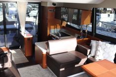 Ollie-Gator 550 Fly Bridge