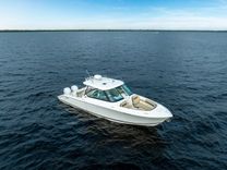 best yacht sales deals 2019 Pursuit DC 325 Dual Console - PURSUIT BOATS