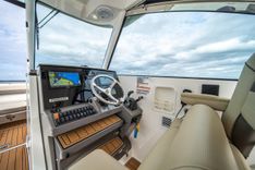 Buy a yacht 2019 Pursuit DC 325 Dual Console 2019