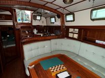best yacht sales deals MOMENTARY 40