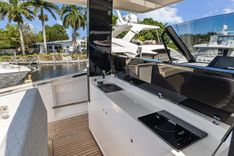 Buy a yacht - 377 Coupe Outboard