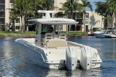 Купить яхту Boston Whaler 330 2022 в Shestakov Yacht Sales