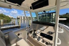 Купить яхту Boston Whaler 330 33 в Shestakov Yacht Sales