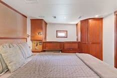 Buy a Raven 5700 Expedition at Shestakov Yacht Sales