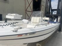 Buy a yacht 2002 Cobia 211 Bay Boat 211 BAY BOAT
