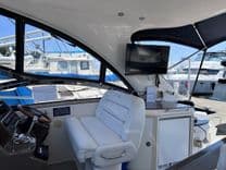 the best price on 2005 Regal Commodore 4260 Commodore 4260