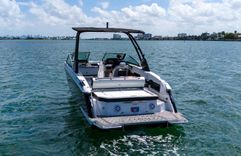 Buy a yacht 2021 Cobalt R8