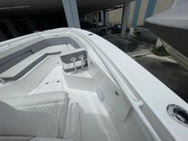 Buy a 2018 Everglades 335 Center Console 34 at Shestakov Yacht Sales