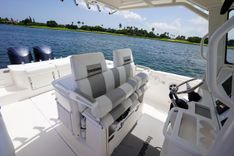 Buy a yacht 2012 Everglades 325 Center Console 2012